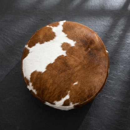 Puff de Couro Bovino Redondo Marrom e Branco – Premium – Médio (60×40 cm)