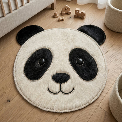 Tapete Infantil Carinha de Panda em Couro Bovino 100% Natural – Feito à Mão — foto de ambiente 1:1