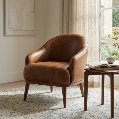 Poltrona Paris Caramelo em couro legítimo em ambiente decorado — couro legítimo com veio natural