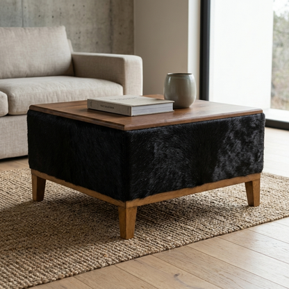 Mesa de Centro Preta em Couro Natural e Madeira Maciça 60x60x35cm — foto de ambiente 1:1