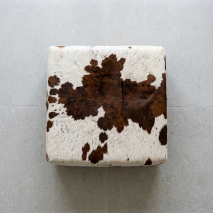 Puff Quadrado Marrom Escuro e Branco Malhado em Couro Legítimo - 80x80cm Tamanho Grande