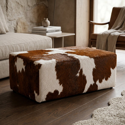 Puff de Couro Bovino Retangular Marrom e Branco – Premium — foto de ambiente 1:1