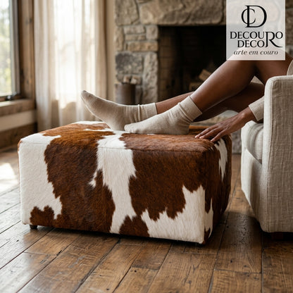 Puff de Couro Bovino Retangular Marrom e Branco – Premium — foto de ambiente 1:1