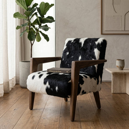 Poltrona de Couro Bovino Preto e Branco – Alice — foto de ambiente 1:1