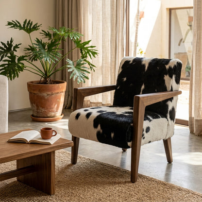 Poltrona de Couro Bovino Preto e Branco – Alice — foto de ambiente 1:1