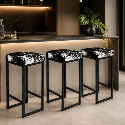 Banqueta em Couro Bovino Natural Legítimo na Cor Preto e Branco