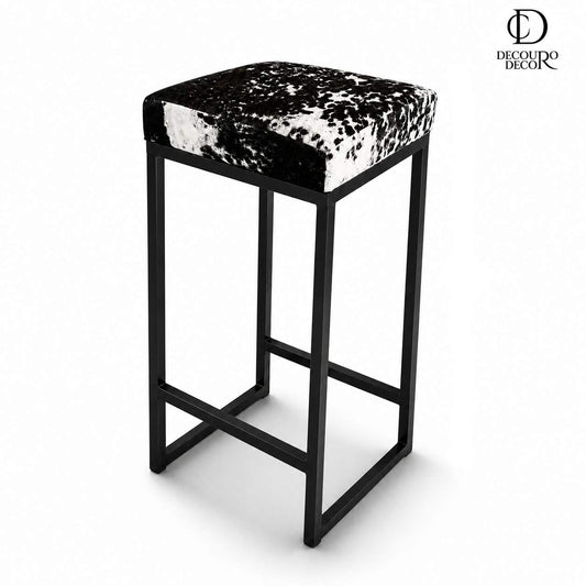 Banqueta de Couro Legítimo Preto e Branco vista frontal