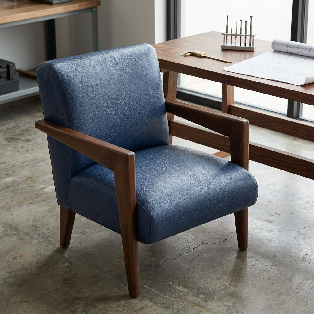 Poltrona Alice em Couro La Paz Azul Navy | 100% Couro Legítimo Macio e Confortável — foto de ambiente 1:1