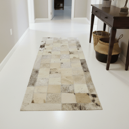 Passadeira de Couro Natural Quadriculada Bege e Cinza 1,50m x 0,50m