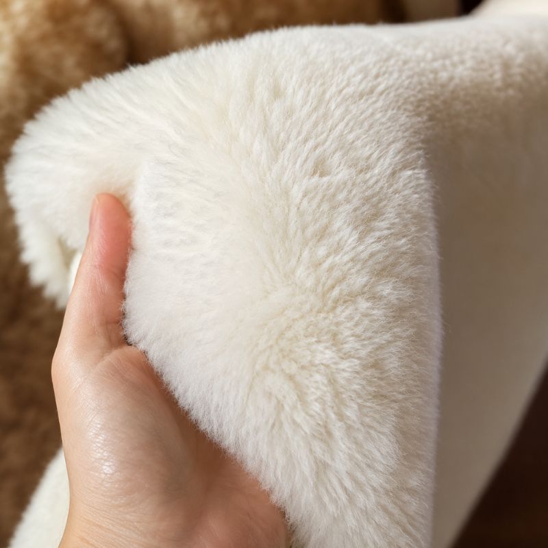 Pelego Natural Branco Tosado - Tamanho Grande 1,00m x 0,60