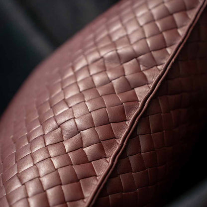 Almofada Liora - Tramada em couro legítimo vinho