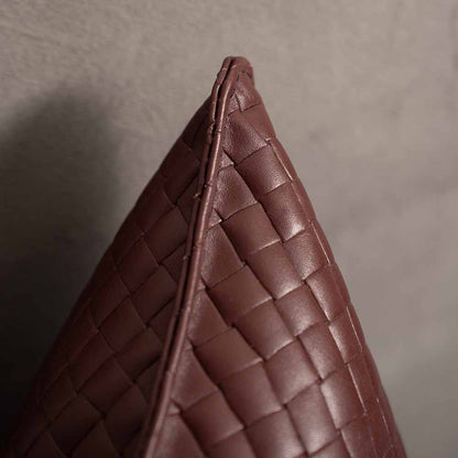 Almofada Liora - Tramada em couro legítimo vinho