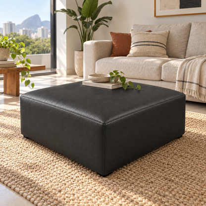 Puff Quadrado Waxy Caramelo em Couro de Estofamento - 80x80cm — foto orgânica de ambiente 3