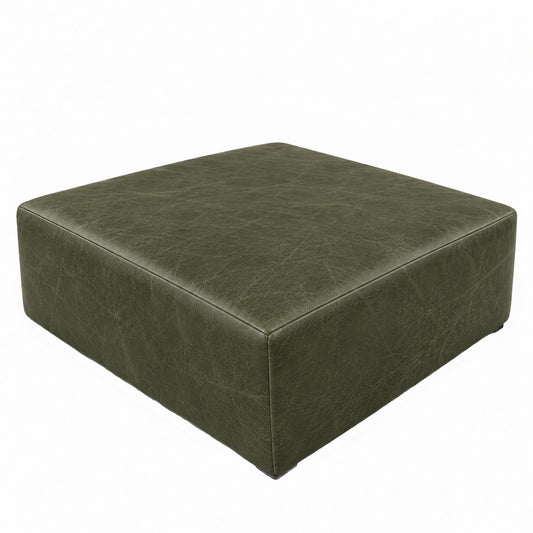 Puff Quadrado Waxy Verde Esmeralda em Couro de Estofamento - 80x80cm — fundo branco