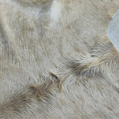 Tapete de couro de boi Bege Claro Pelo Alto BC867 — detalhe do acabamento artesanal