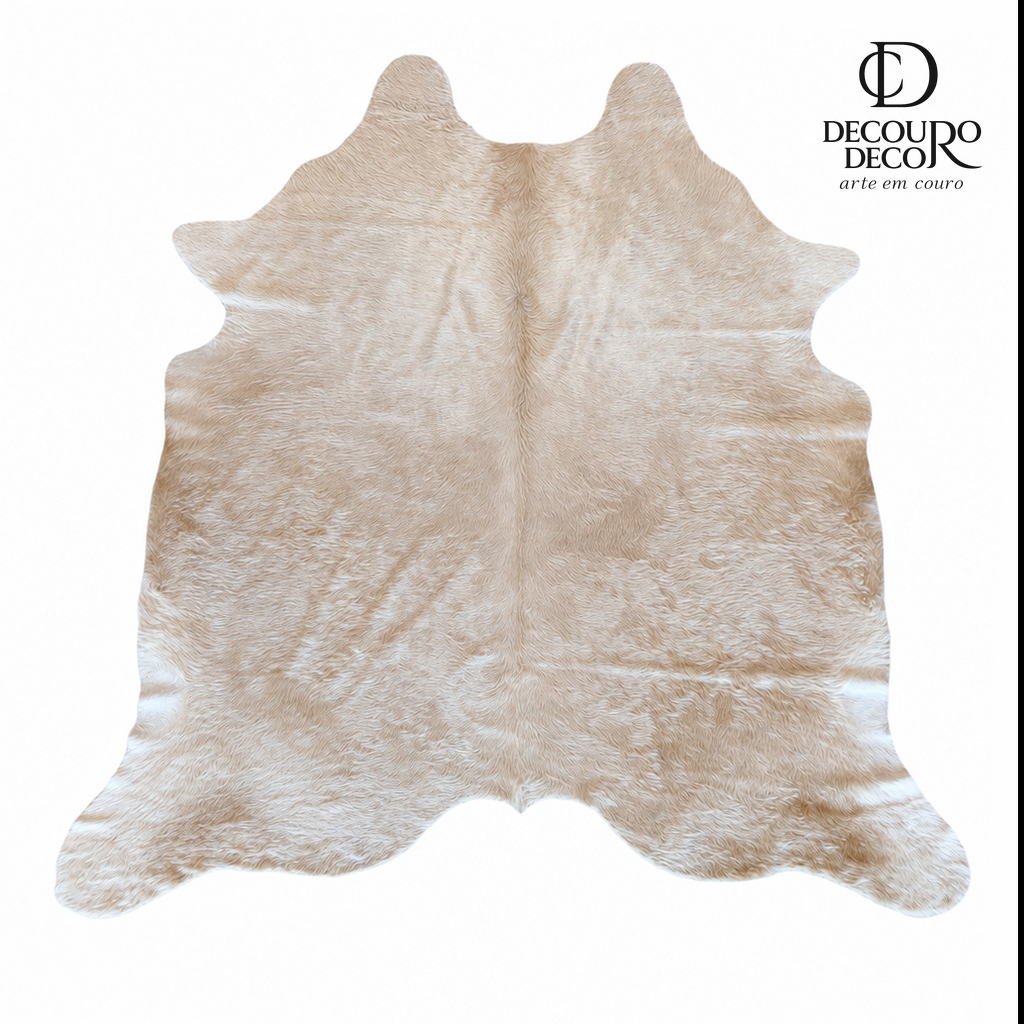 Tapete de pele de boi bege claro pelo alto sedoso BC980 2,35x2,41m em couro bovino legítimo — fundo branco