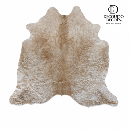 Tapete de pele de boi bege claro pelo alto BC989 2,15x2,10m em couro bovino legítimo — fundo branco