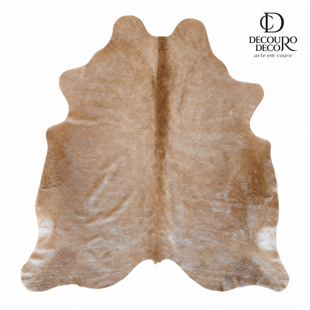 Tapete de pele de boi dourado claro BC990 1,90x1,90m em couro bovino legítimo — fundo branco