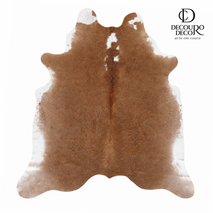 Tapete de pele de boi bege escuro pelo curto BE972 1,90x1,80m em couro bovino legítimo — fundo branco