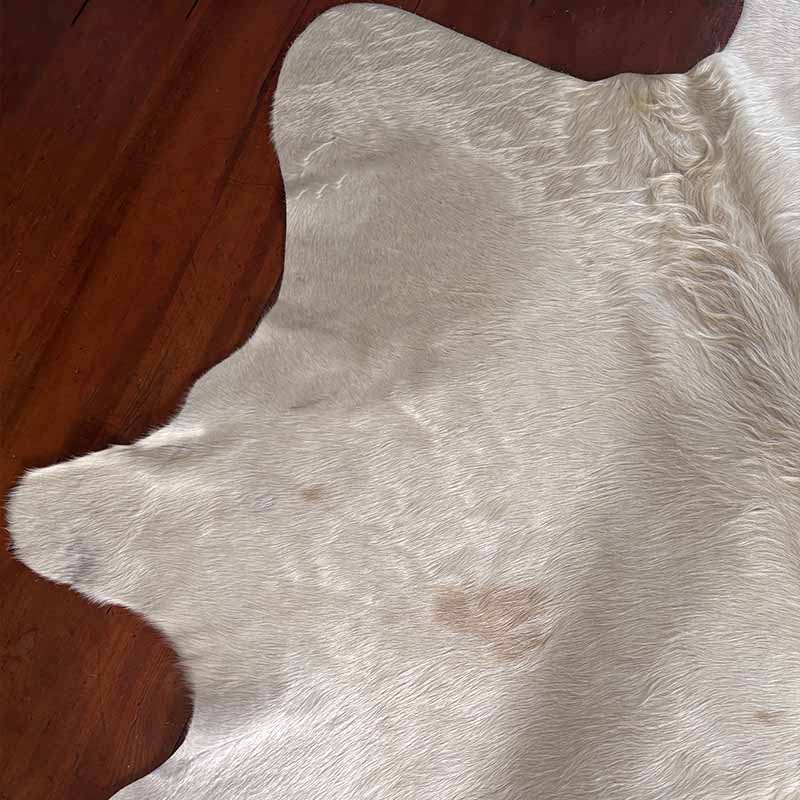 Tapete Bovino Natural Branco I B013  I  2,24 x 2,03m