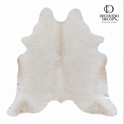 Tapete de pele de boi branco pelo curto BRA1046 1,94x2,20m em couro bovino legítimo — fundo branco