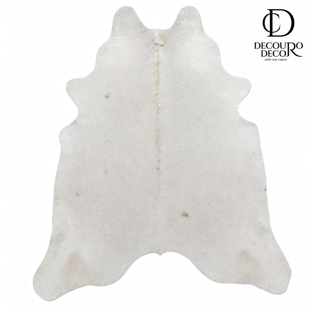 Tapete de couro bovino Branco Sedoso BRA846 2,03x2,10m — vista frontal em fundo branco