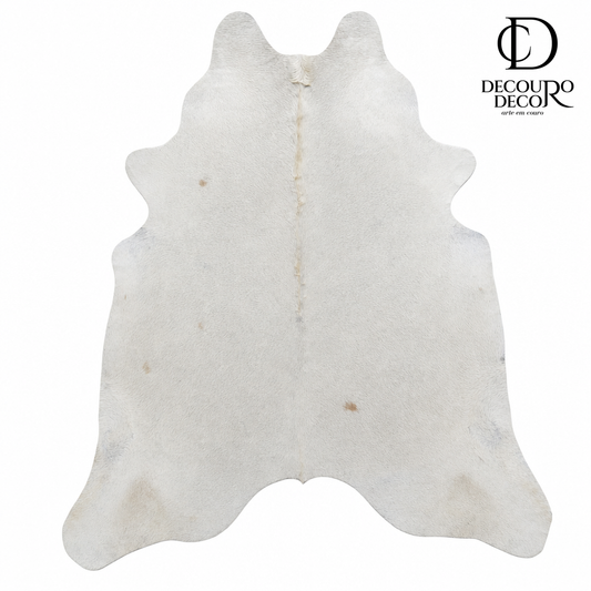 Tapete de couro bovino Branco Sedoso BRA846 2,03x2,10m — vista frontal em fundo branco