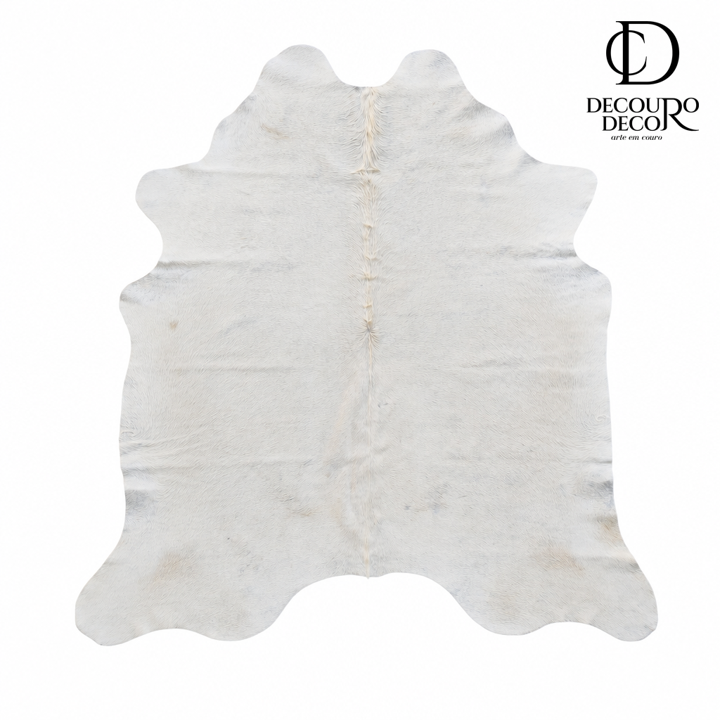 Tapete de couro bovino Branco Sedoso BRA850 1,88x1,97m — vista frontal em fundo branco