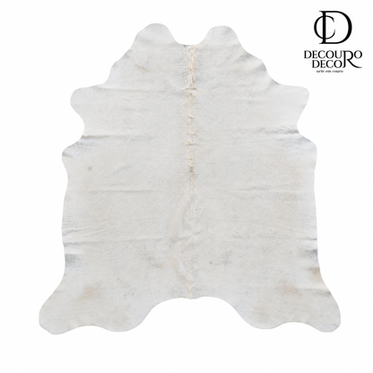 Tapete de couro bovino Branco Sedoso BRA850 1,88x1,97m — vista frontal em fundo branco