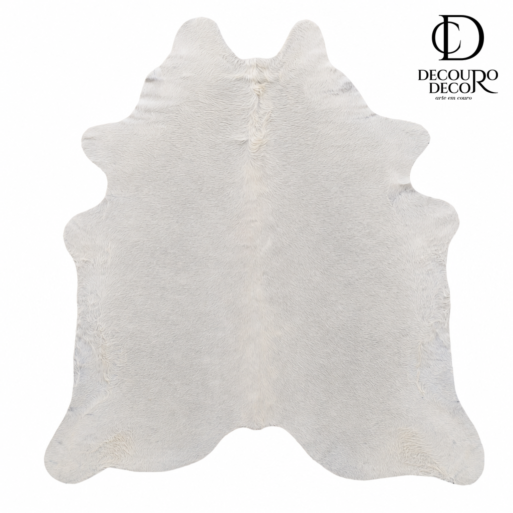 Tapete de couro bovino Branco Peludo BRA851 1,93x1,92m — vista frontal em fundo branco