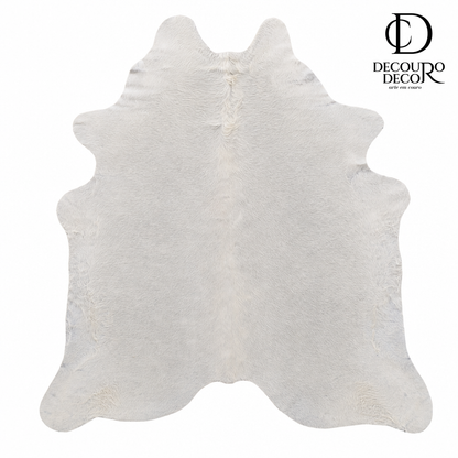 Tapete de couro bovino Branco Peludo BRA851 1,93x1,92m — vista frontal em fundo branco