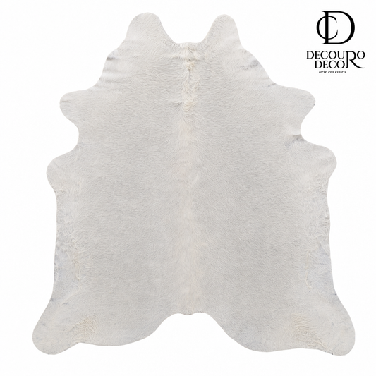 Tapete de couro bovino Branco Peludo BRA851 1,93x1,92m — vista frontal em fundo branco