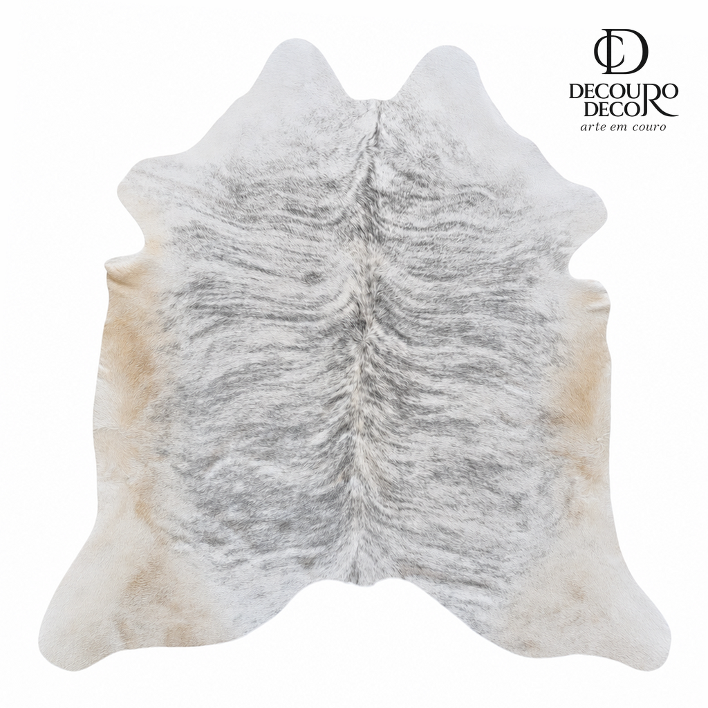 Tapete de pele de boi natural brazino claro BZC1041 2,10x2,17m em couro bovino legítimo — fundo branco