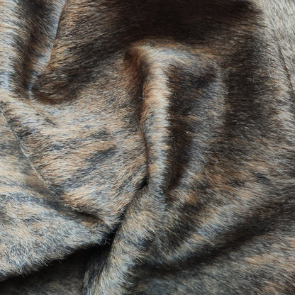 Tapete de couro de boi Brazino Claro BZC872 — detalhe do acabamento artesanal