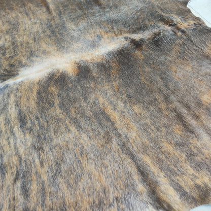Tapete bovino Brazino Claro BZC872 em ambiente de sala de estar