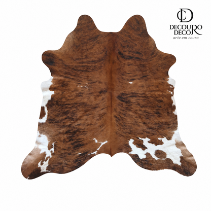 Tapete de pele de boi natural brazino escuro BZE1075 1,76x1,98m em couro bovino legitimo - fundo branco
