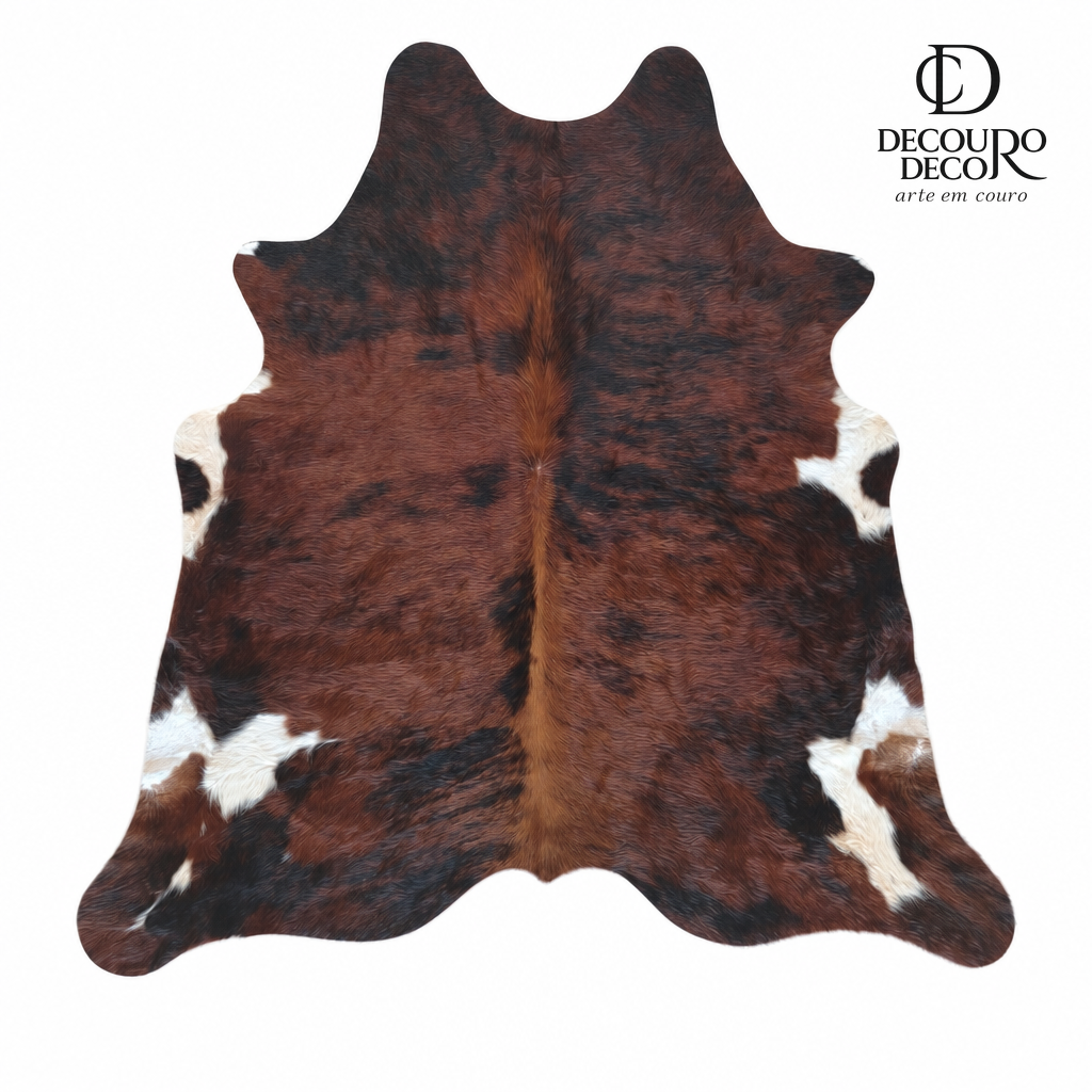 Tapete de pele de boi natural brazino escuro BZE1076 1,82x1,93m em couro bovino legítimo — fundo branco