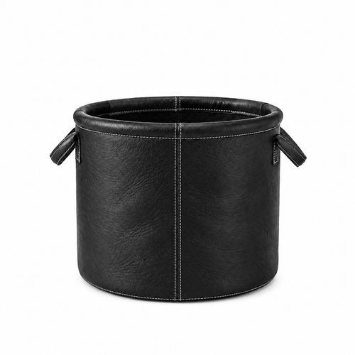Cesto Celine em Couro Waxy Preto — fundo branco de estúdio