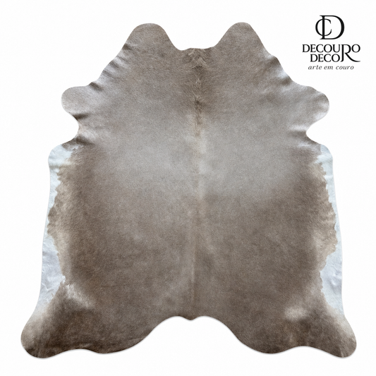 Tapete Bovino Natural Champagne CH7673 — fundo branco