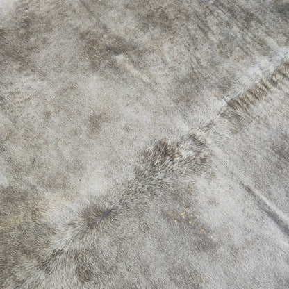 Tapete de couro de boi Champagne CH858 — detalhe do acabamento artesanal