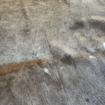 Tapete de couro de boi Champagne CH858 — detalhe do acabamento artesanal
