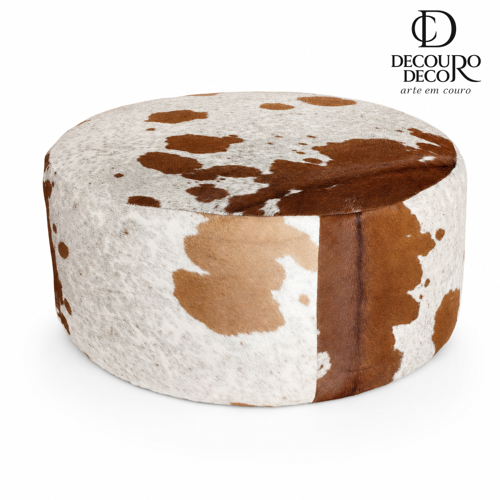Puff redondo couro bovino marrom e branco malhado - fundo branco estudio DECOURO