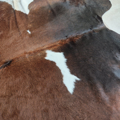 Tapete de couro de boi Exótico Tricolor EXC885 — detalhe do acabamento artesanal