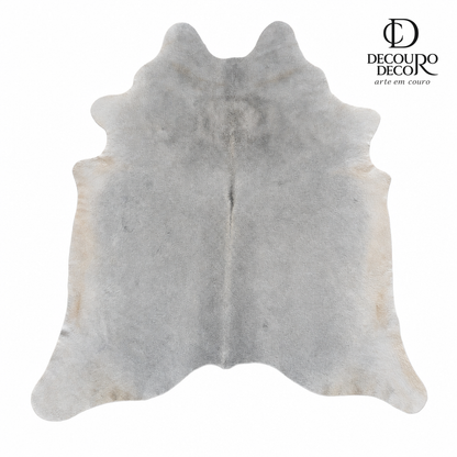 Tapete de pele de boi natural cinza e branco pelo curto macio GR1050 1,85x1,97m em couro bovino legítimo — fundo branco