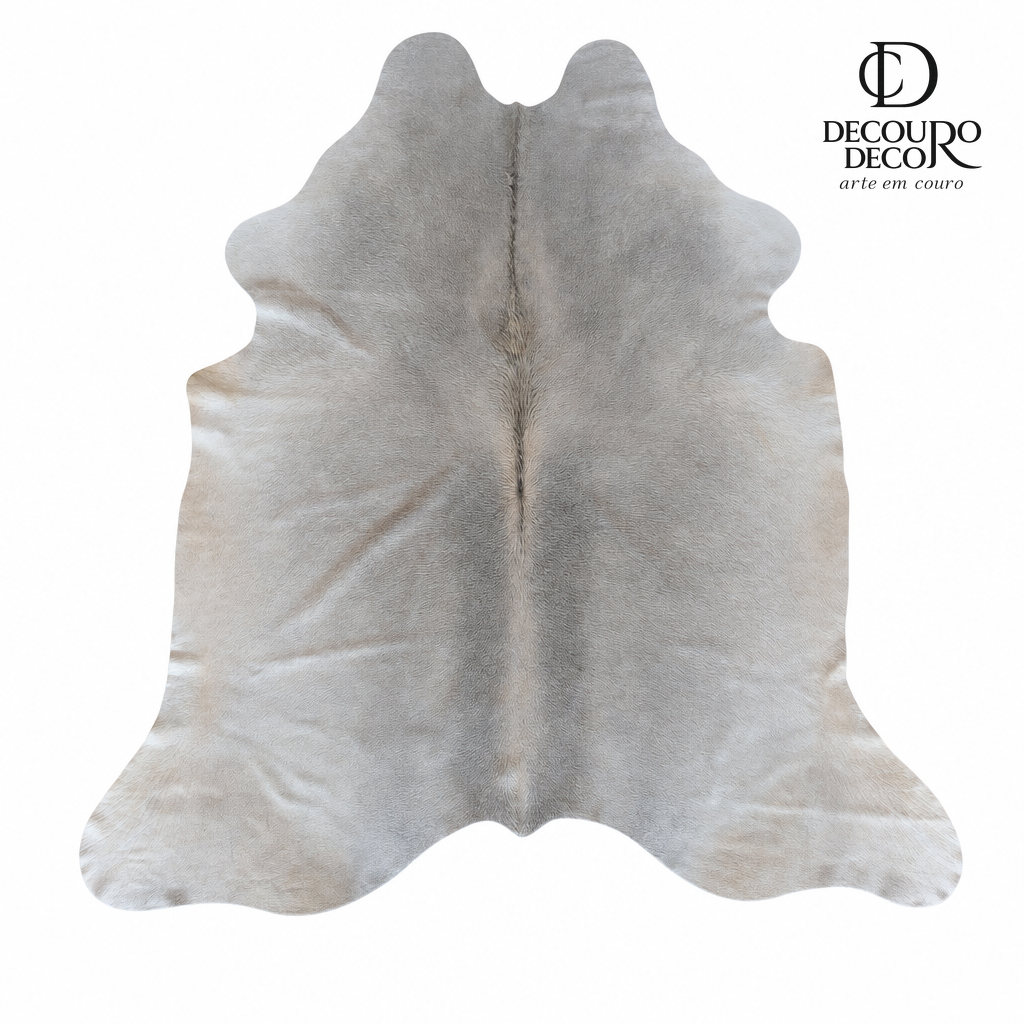 Tapete de pele de boi natural cinza claro pelo curto macio GR1070 1,90x2,08m em couro bovino legítimo — fundo branco
