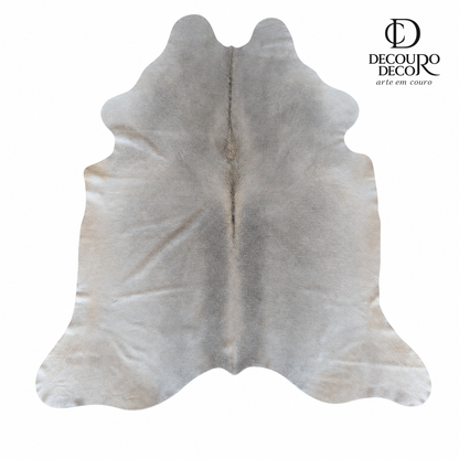Tapete de pele de boi natural cinza claro pelo curto macio GR1070 1,90x2,08m em couro bovino legítimo — fundo branco