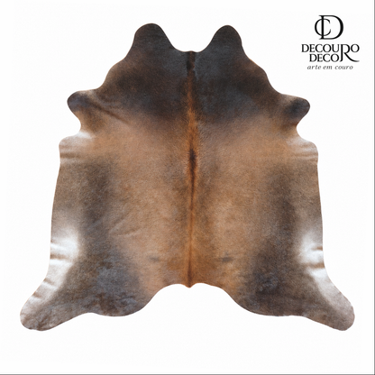 Tapete de pele de boi bege escuro OSC1023 1,93x2,18m em couro bovino legítimo — fundo branco