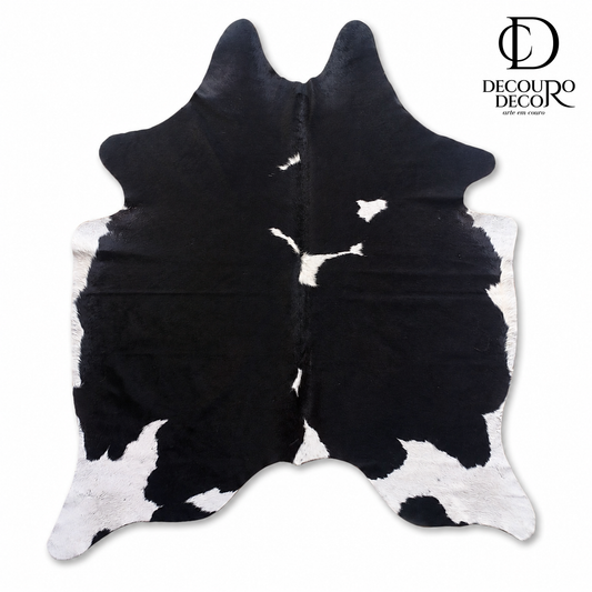 Tapete de vaca preto e branco de couro legítimo natural mostrando todo o padrão