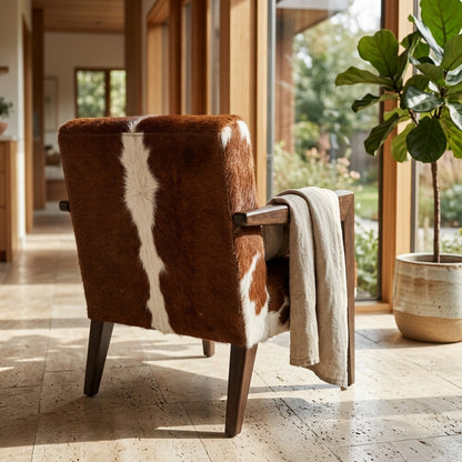 Poltrona de Couro Bovino Marrom e Branco Estilo Hereford Americano