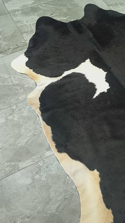 Tapete Bovino Natural Preto e Branco Pelo Alto I PB1081 I 2,00x1,83m em Couro Legítimo